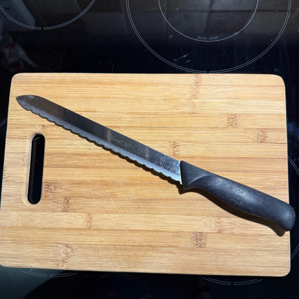 The Pampered Chef Frozen Meat Serrated 9” Knife